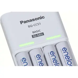 Cargador con 4 baterías recargables AAA 800mAh
