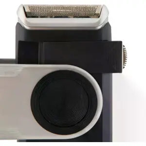 Máquina de barbear elétrica compacta de viagem c/ aparador de pelos (2x AA)