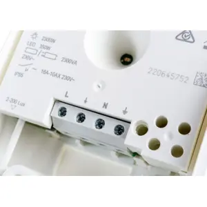 Interruptor crepuscular com sensor de luz integrado