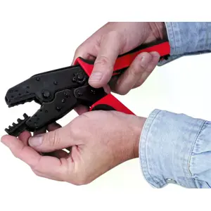 Alicate de cravar Click'n'Crimp c/ 3x matrizes de troca rápida p/ terminais isolados e não isolados.
