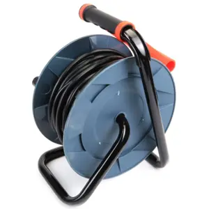 Extensão elétrica (3G2.5mm²) c/ enrolador + pega extensível + 4 tomadas + disjuntor - IP44 - 15m